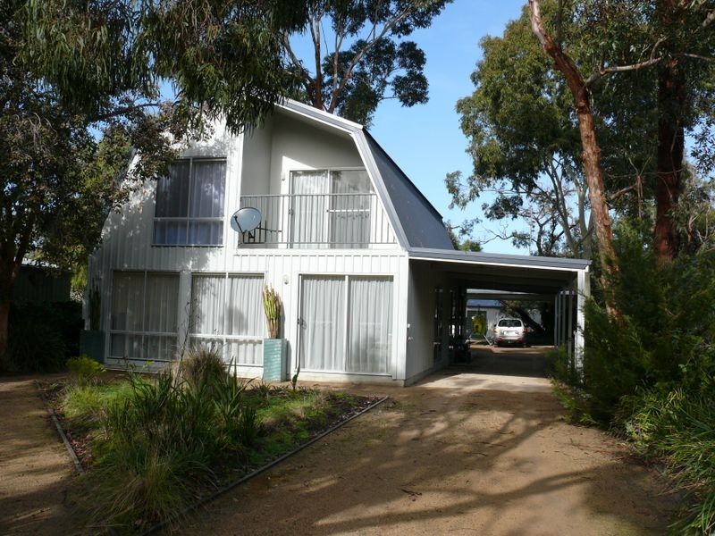 31 Fifth Parade, Raymond Island VIC 3880