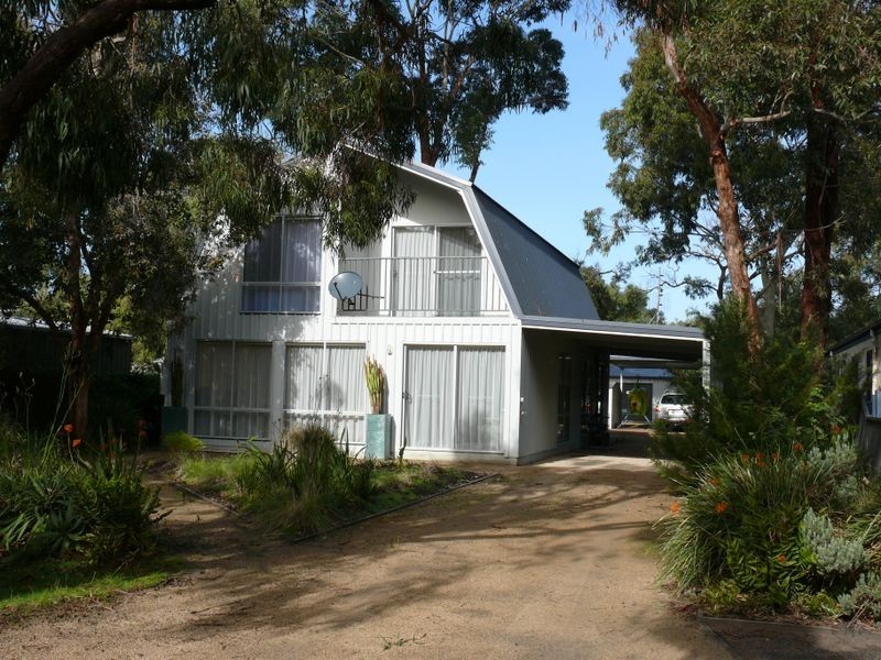 31 Fifth Parade, Raymond Island VIC 3880