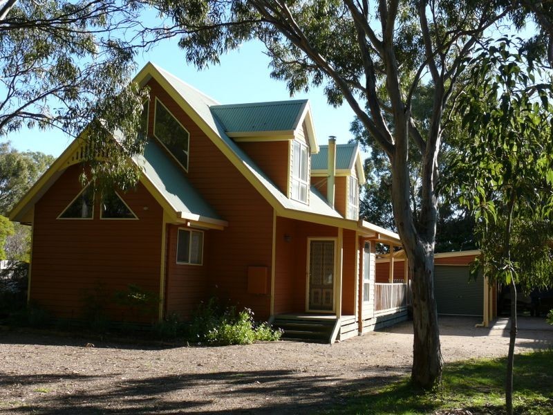 52 Sixth Avenue, Raymond Island VIC 3880