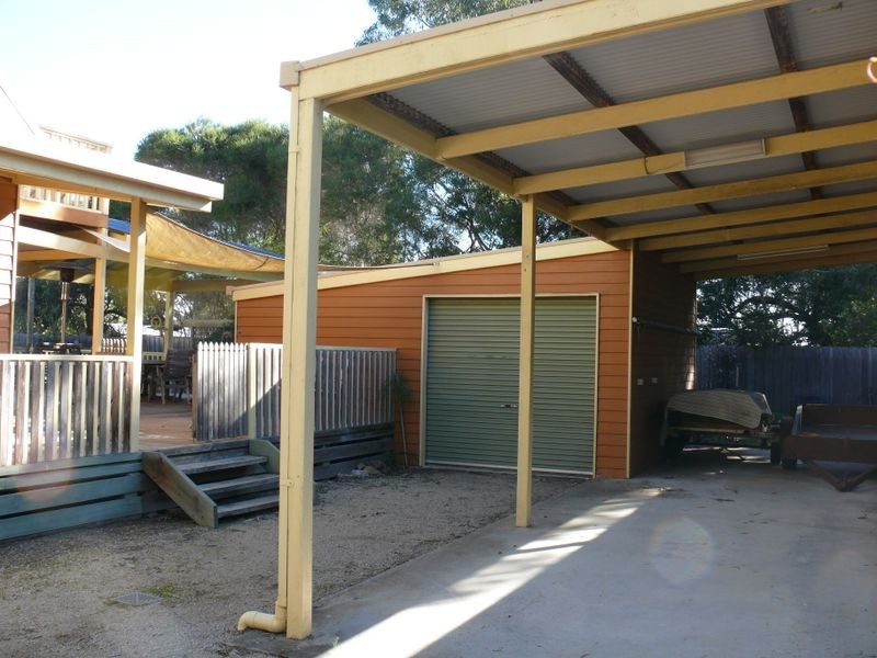 52 Sixth Avenue, Raymond Island VIC 3880