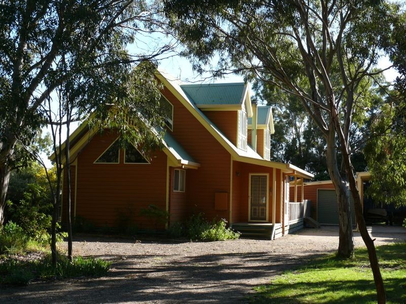 52 Sixth Avenue, Raymond Island VIC 3880