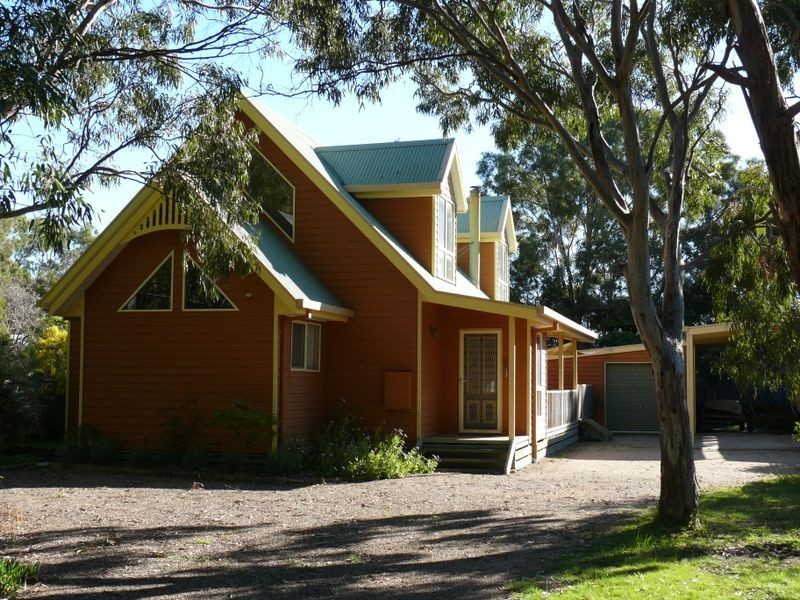 52 Sixth Avenue, Raymond Island VIC 3880