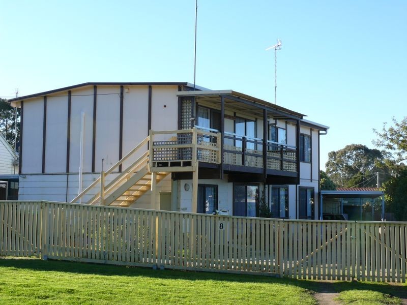 8 Riley Street, Eagle Point VIC 3878