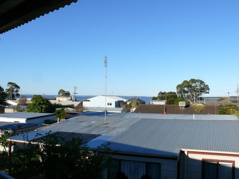 8 Riley Street, Eagle Point VIC 3878