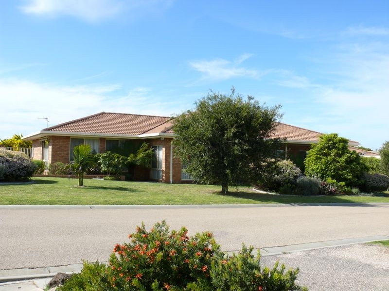 11 Schooner Terrace, Paynesville VIC 3880