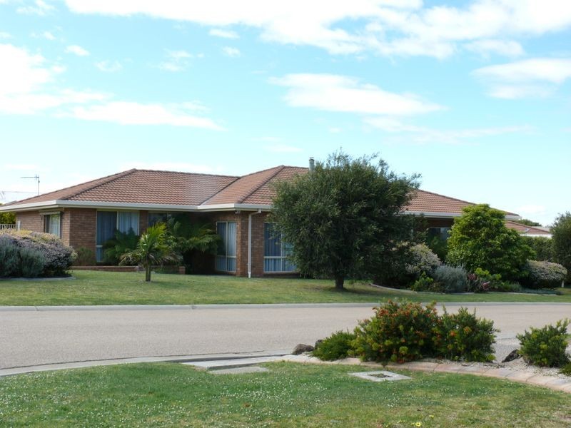 11 Schooner Terrace, Paynesville VIC 3880