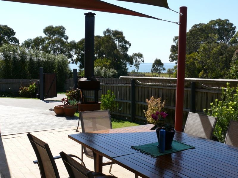 43 Bay Road, Eagle Point VIC 3878