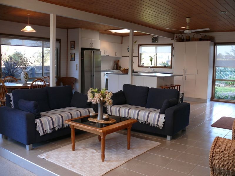 43 Bay Road, Eagle Point VIC 3878