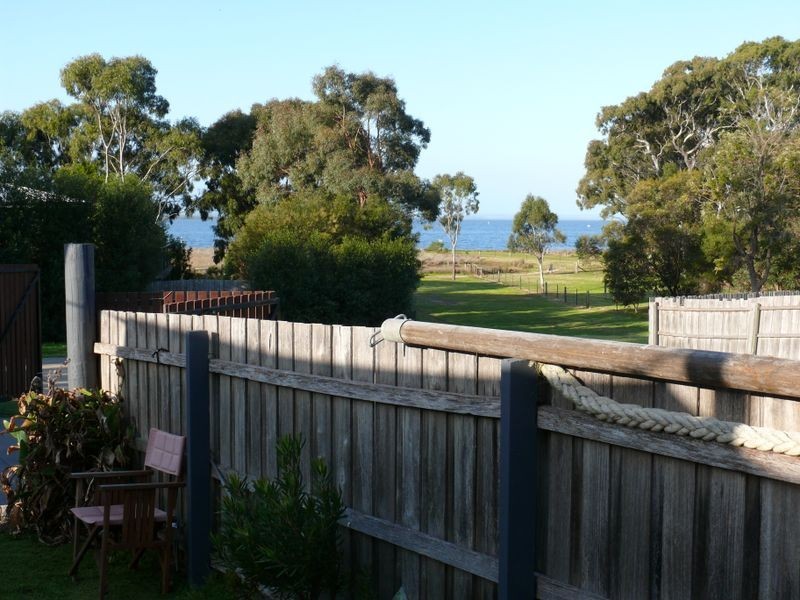 43 Bay Road, Eagle Point VIC 3878