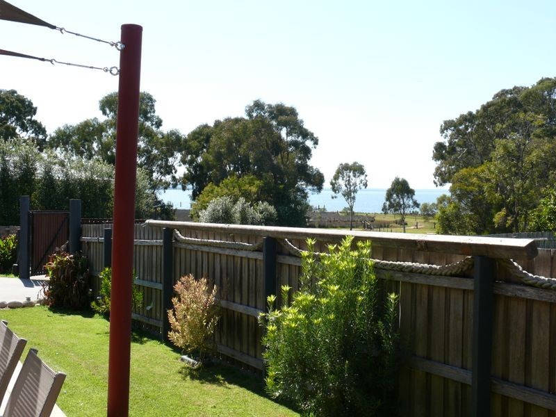 43 Bay Road, Eagle Point VIC 3878