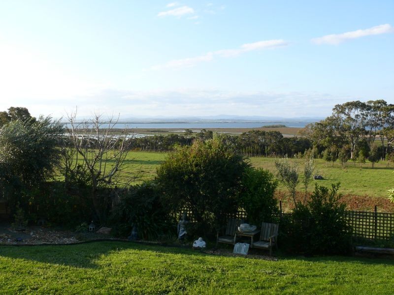 8 Fullarton Drive, Paynesville VIC 3880