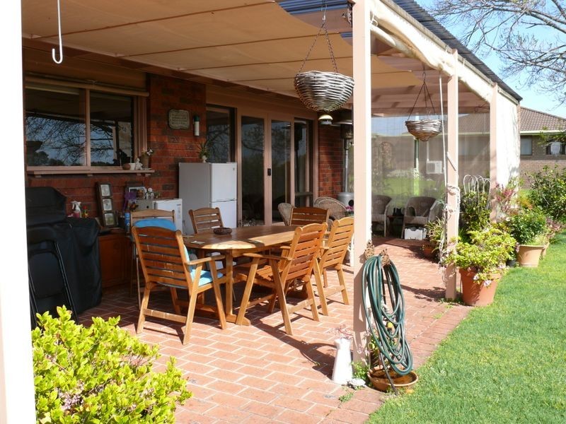 8 Fullarton Drive, Paynesville VIC 3880