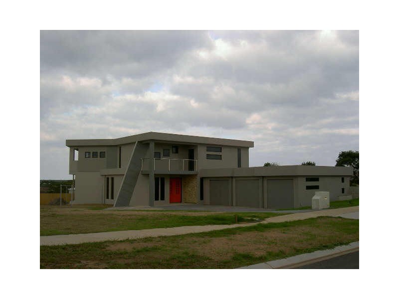 8 Eagle Bay Terrace, Paynesville VIC 3880