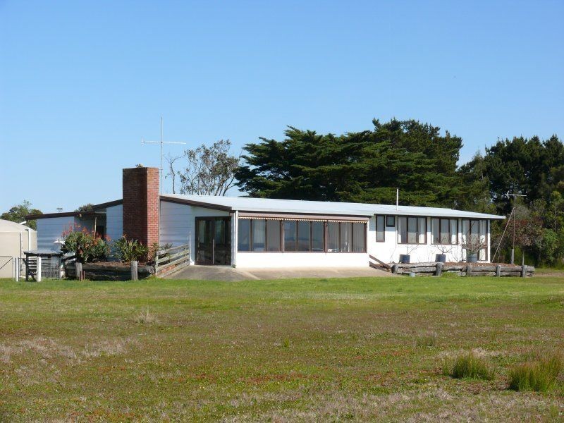 185 Gravelly Point Road, Raymond Island VIC 3880