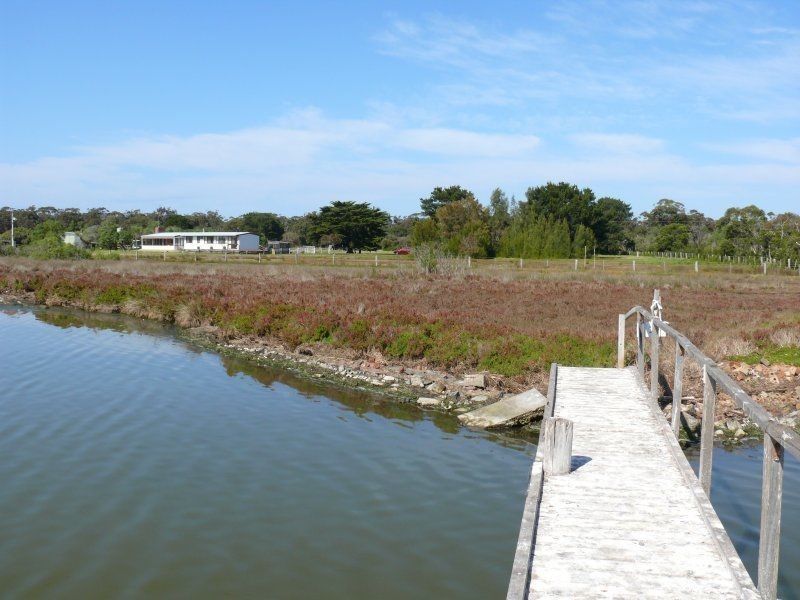 185 Gravelly Point Road, Raymond Island VIC 3880
