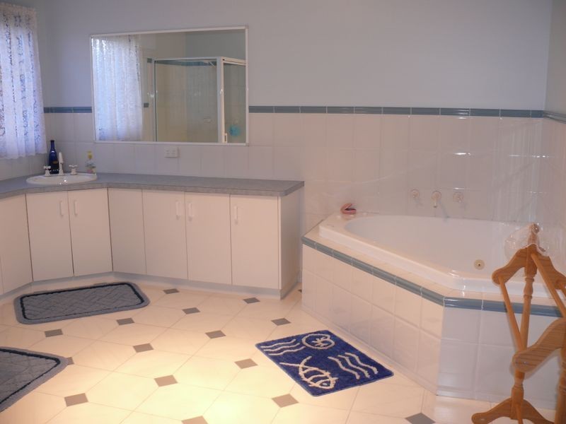 4 Marina Drive, Paynesville VIC 3880