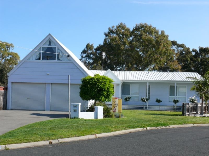 2 The Moorings, Paynesville VIC 3880