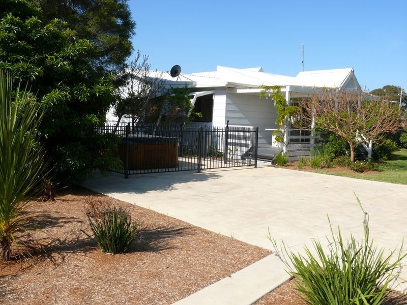 2 The Moorings, Paynesville VIC 3880
