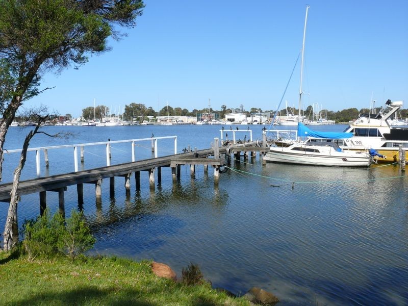 13 Gravelly Point Road, Raymond Island VIC 3880
