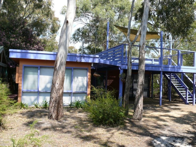 13 Gravelly Point Road, Raymond Island VIC 3880