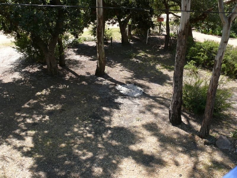13 Gravelly Point Road, Raymond Island VIC 3880