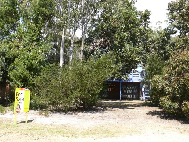 13 Gravelly Point Road, Raymond Island VIC 3880