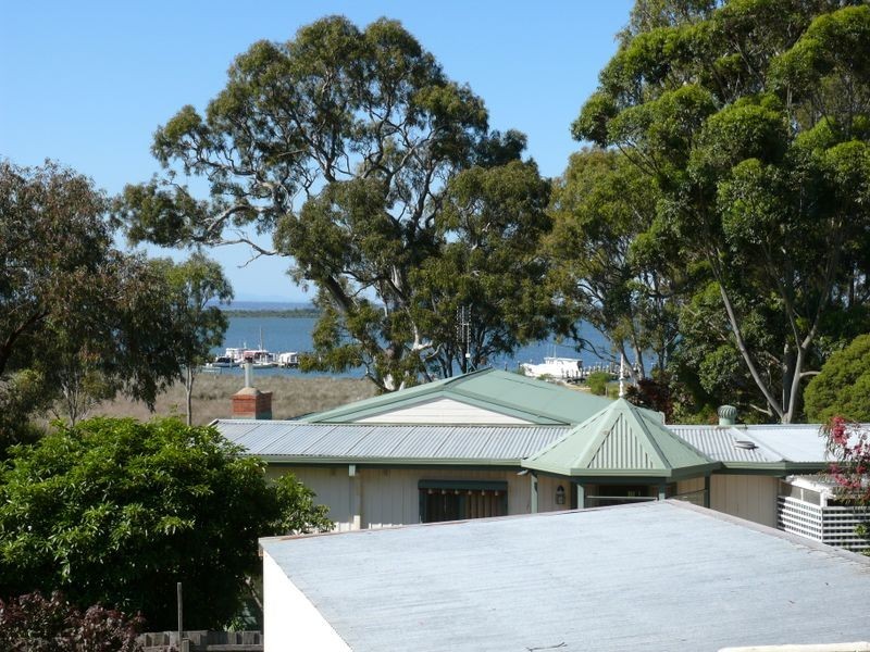 51 Bay Road, Eagle Point VIC 3878