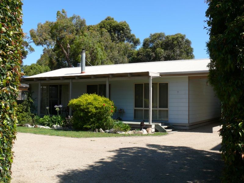 7 Eleventh Avenue, Raymond Island VIC 3880