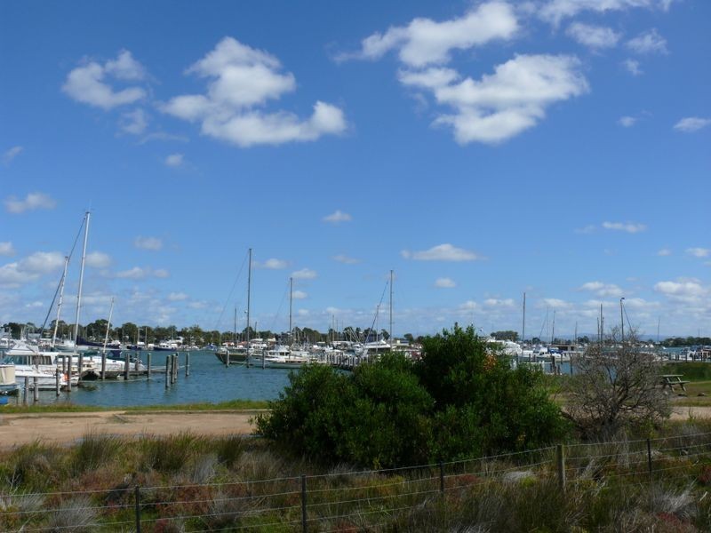 8 Western Boulevard, Raymond Island VIC 3880