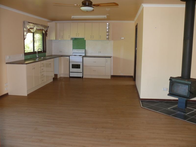 25 Eighth Avenue, Raymond Island VIC 3880