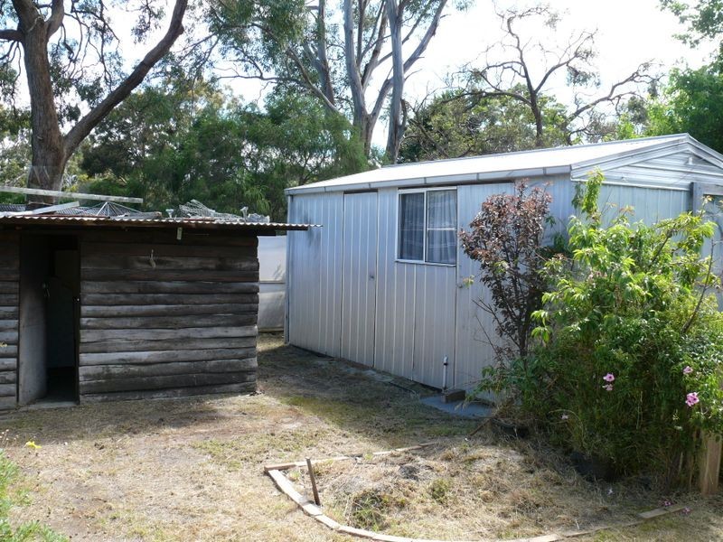 25 Eighth Avenue, Raymond Island VIC 3880
