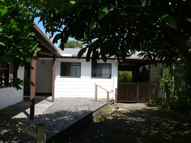25 Eighth Avenue, Raymond Island VIC 3880