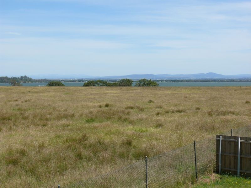 21 Sunset Boulevard, Eagle Point VIC 3878