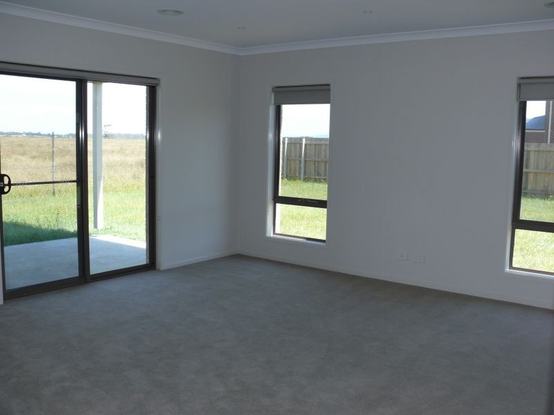21 Sunset Boulevard, Eagle Point VIC 3878