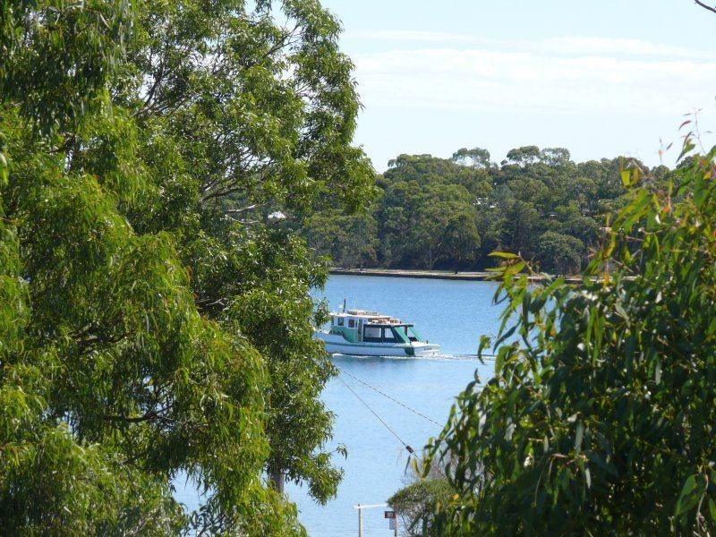 36 Fourth Avenue, Raymond Island VIC 3880