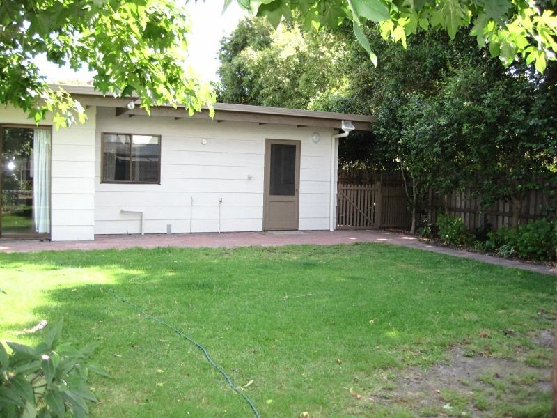 14 Eleventh Parade, Raymond Island VIC 3880