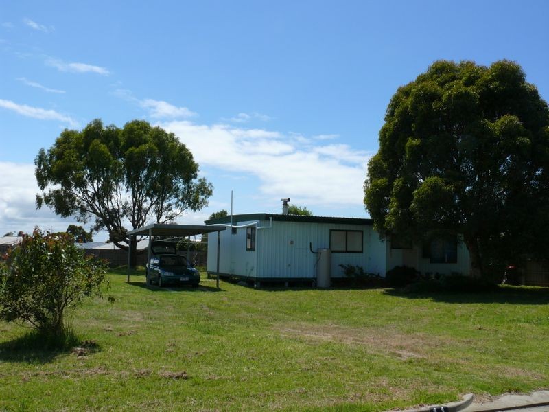 11 Lake Inlet Avenue, Newlands Arm VIC 3875