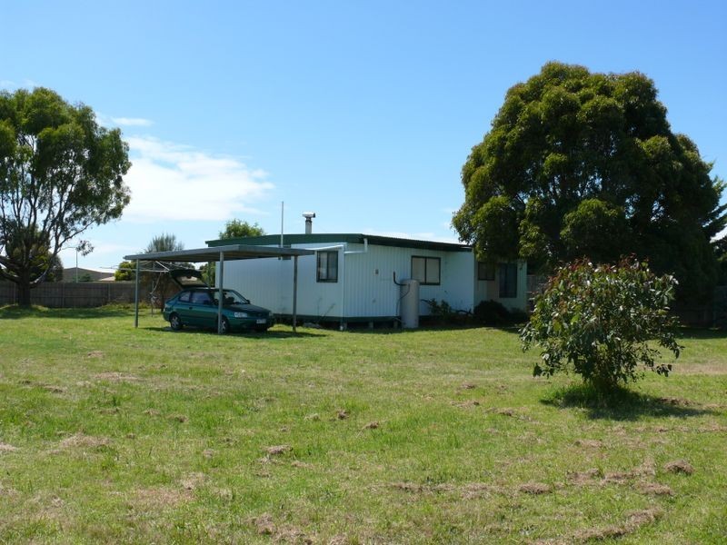 11 Lake Inlet Avenue, Newlands Arm VIC 3875