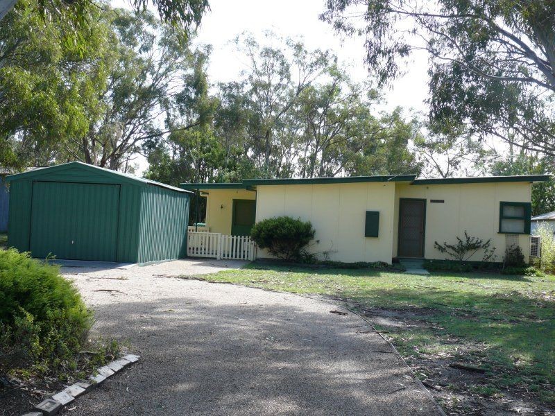 32 Fourth Avenue, Raymond Island VIC 3880