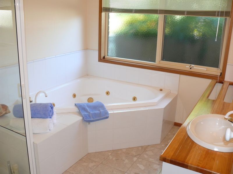 11 Sheerwater Terrace, Paynesville VIC 3880