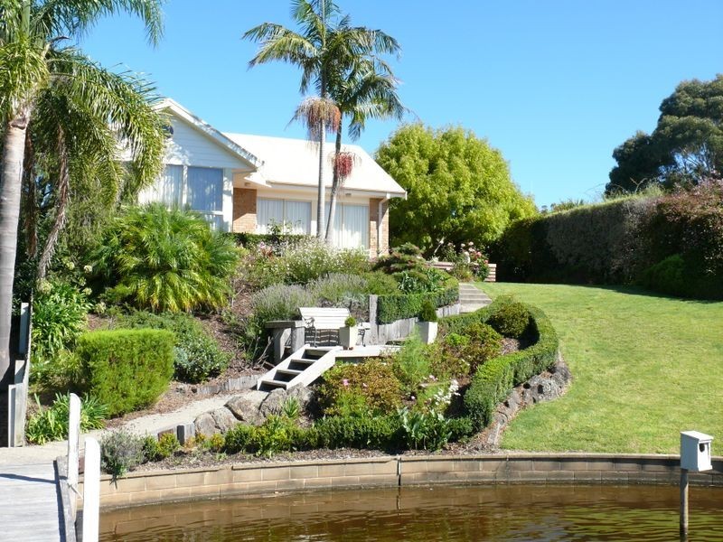 11 Sheerwater Terrace, Paynesville VIC 3880