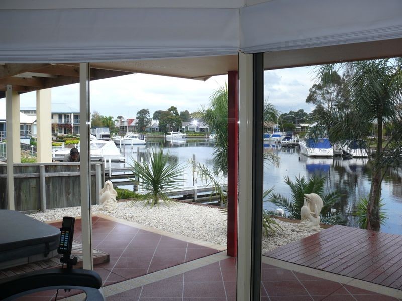 18 Aquarius Way, Paynesville VIC 3880