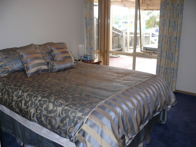 18 Aquarius Way, Paynesville VIC 3880