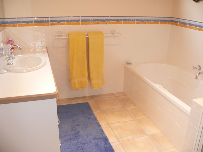 18 Aquarius Way, Paynesville VIC 3880