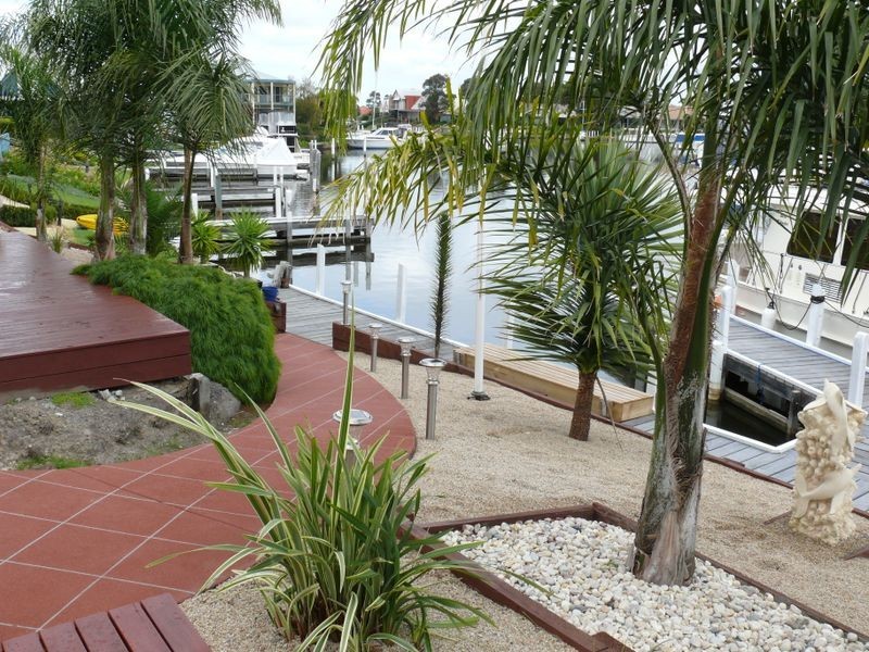 18 Aquarius Way, Paynesville VIC 3880