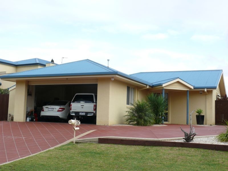 18 Aquarius Way, Paynesville VIC 3880