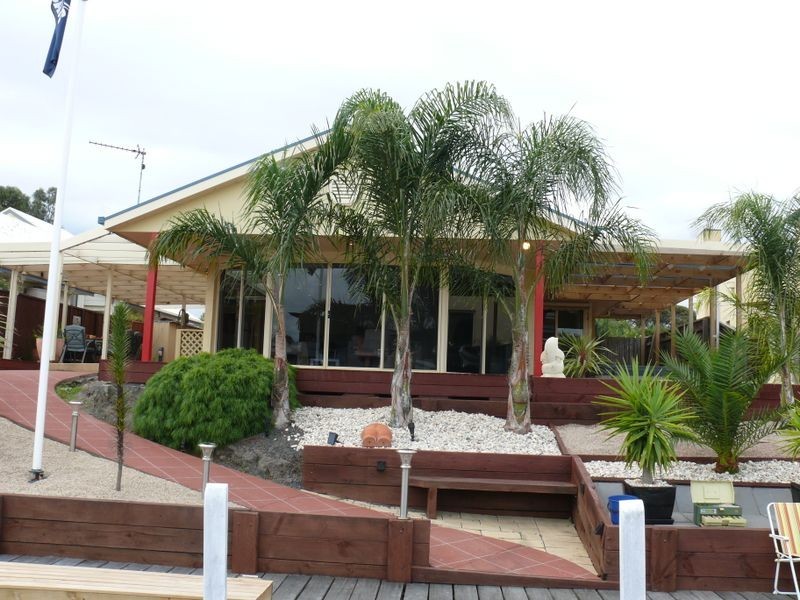 18 Aquarius Way, Paynesville VIC 3880