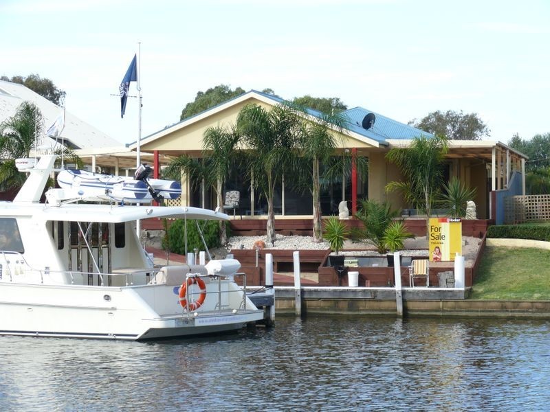 18 Aquarius Way, Paynesville VIC 3880