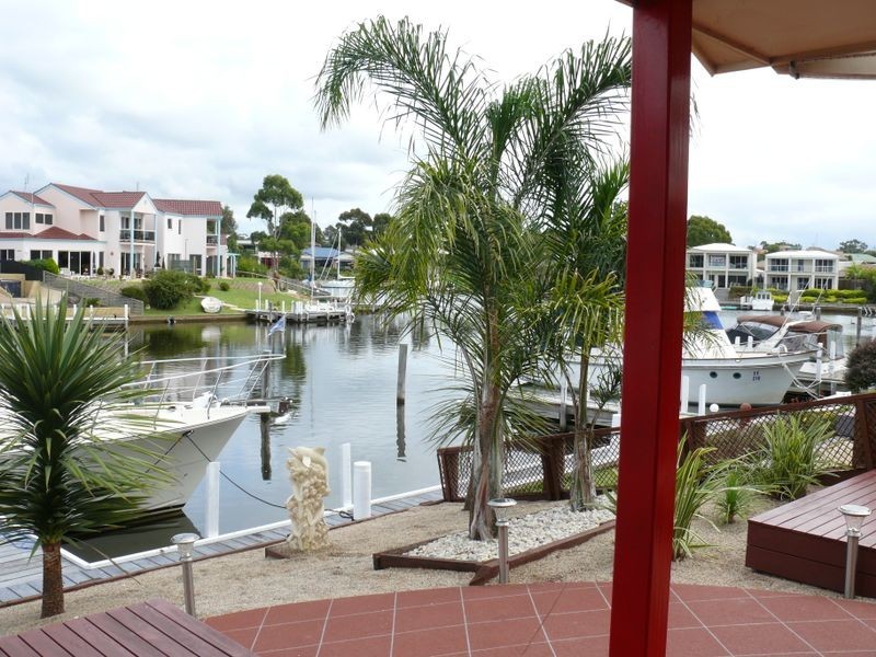 18 Aquarius Way, Paynesville VIC 3880
