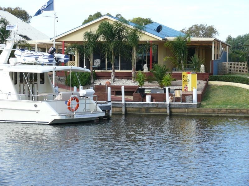 18 Aquarius Way, Paynesville VIC 3880